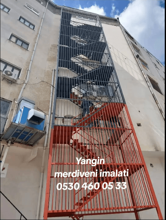 Yangın Merdiveni Nedir? Mühendislik Standartları ve Hayati Detaylar